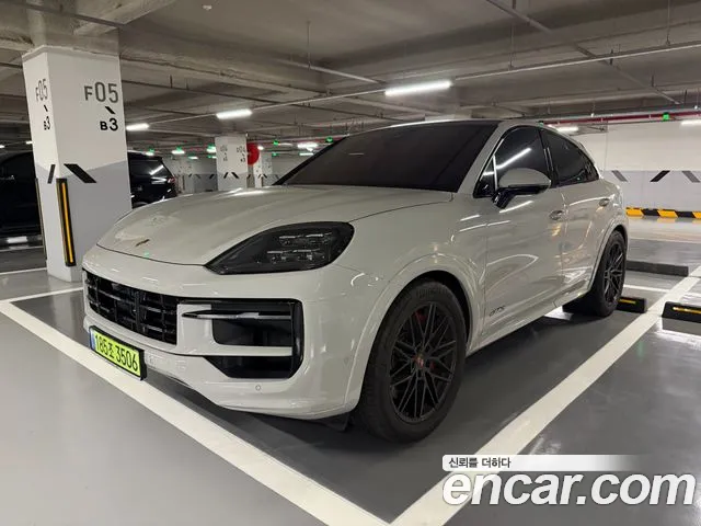 Porsche Cayenne 2025, 16 000 км — фото