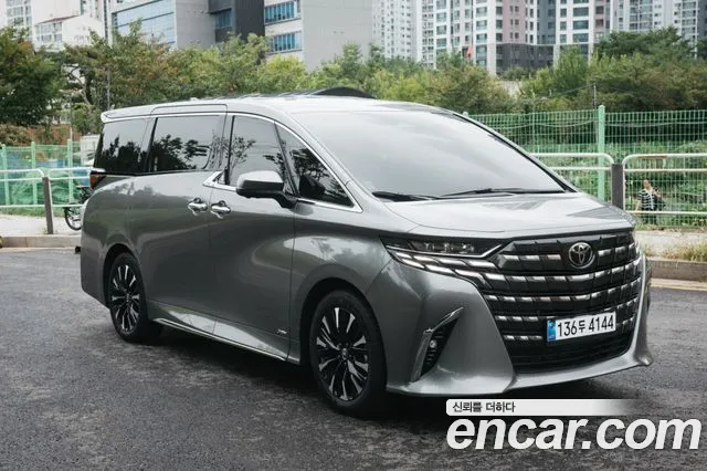 Toyota Alphard 2025, 6 200 км — фото
