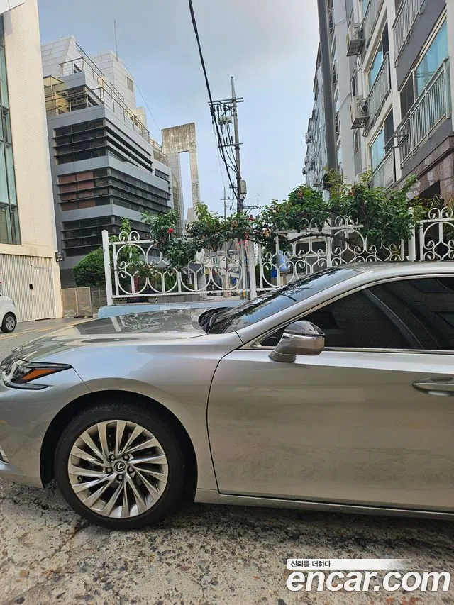 Lexus ES 2022, 10 800 км — фото
