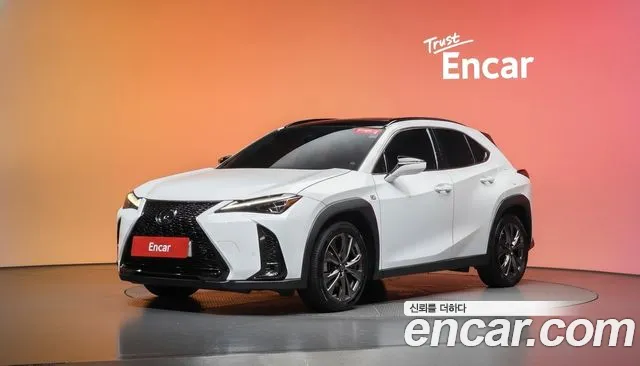 Lexus UX 2023, 44 703 км — фото
