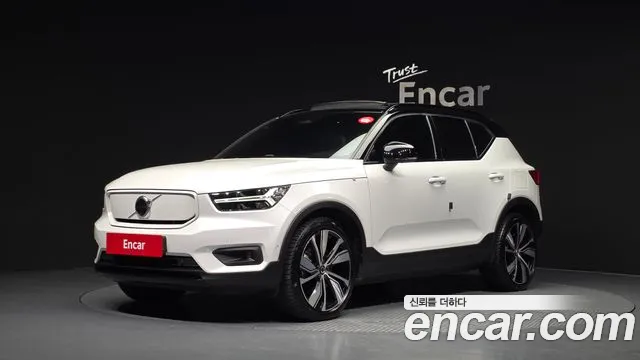 Volvo XC40 2022, 34 337 км — фото