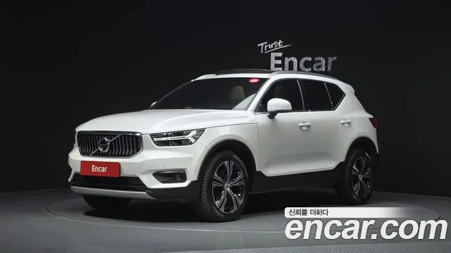 Volvo XC40 2022, 83 187 км — фото