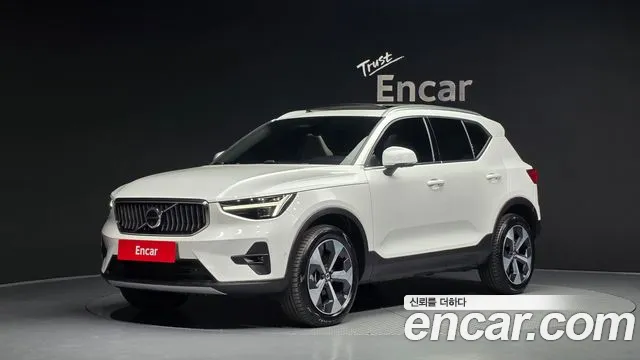 Volvo XC40 2025, 24 021 км — фото