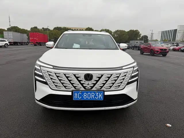 Changan CS75PLUS 2025, 10 000 км — фото