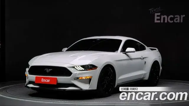 Ford Mustang 2021 — фото 2