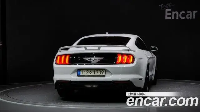 Ford Mustang 2021 — фото 4