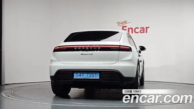 Porsche Macan 2025 — фото 4