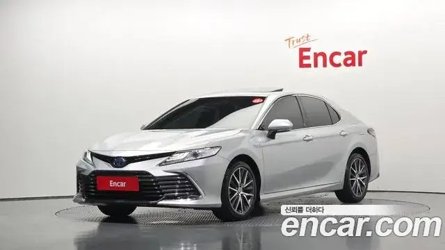 Toyota Camry 2023 — фото 2