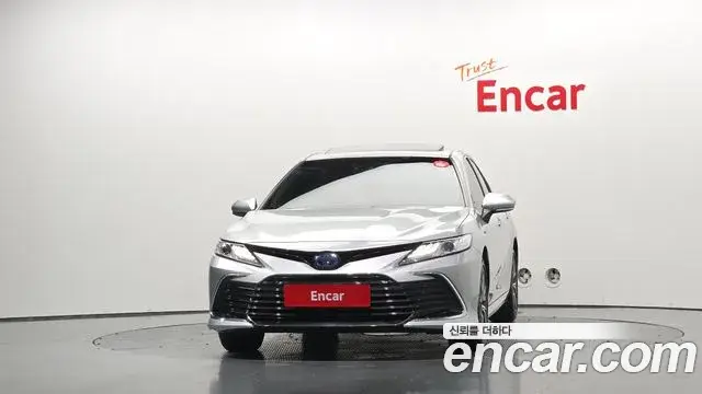 Toyota Camry 2023 — фото 3