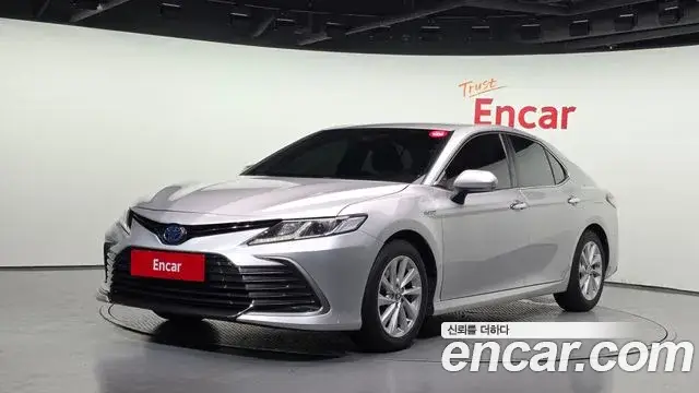 Toyota Camry 2022 — фото 2