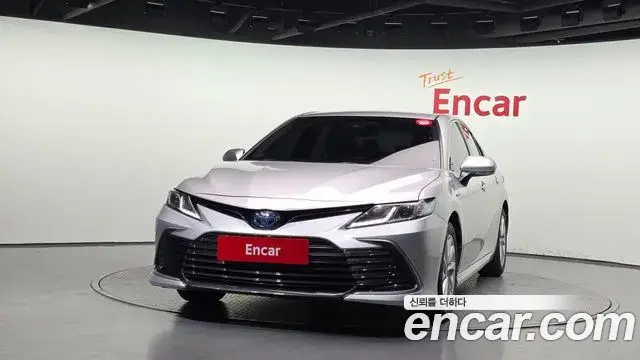 Toyota Camry 2022 — фото 3