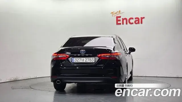 Toyota Camry 2021 — фото 4