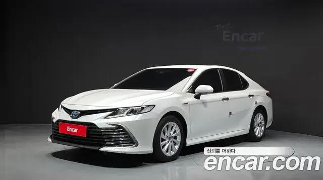 Toyota Camry 2022 — фото 2