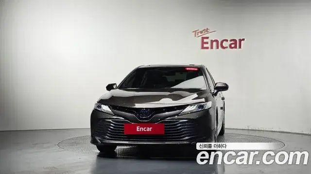 Toyota Camry 2021 — фото 3