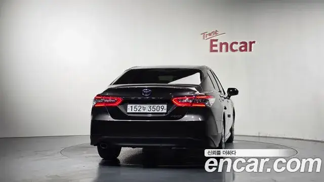 Toyota Camry 2021 — фото 4