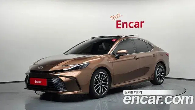 Toyota Camry 2025 — фото 2