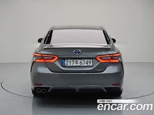 Toyota Camry 2024 — фото 3