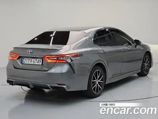 Toyota Camry 2024 — фото 4