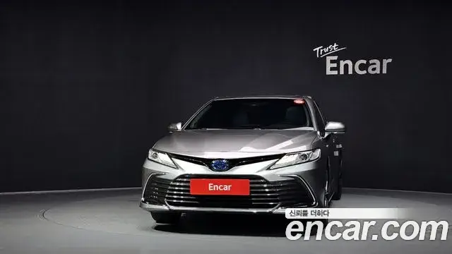 Toyota Camry 2023 — фото 3