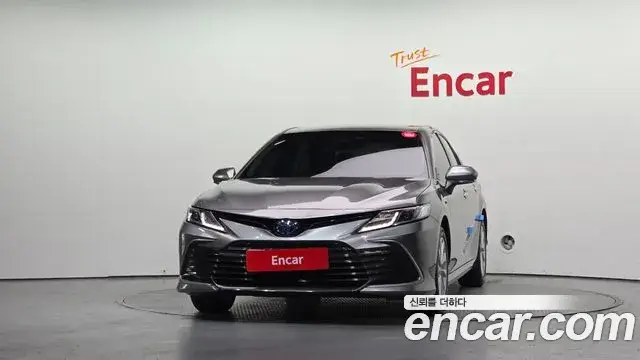 Toyota Camry 2023 — фото 3