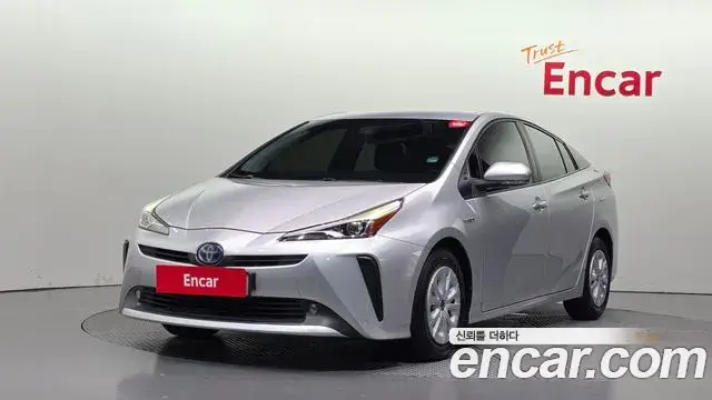 Toyota Prius 2022 — фото 2