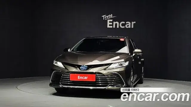 Toyota Camry 2023 — фото 3