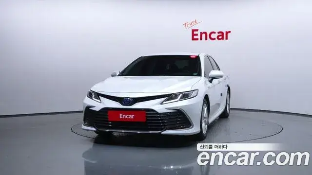 Toyota Camry 2023 — фото 3