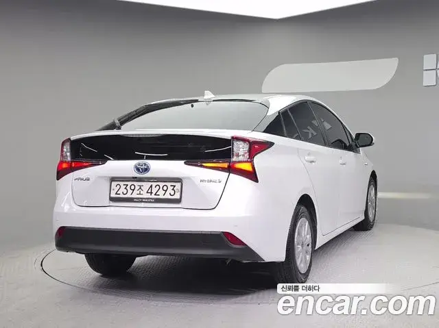 Toyota Prius 2022 — фото 4