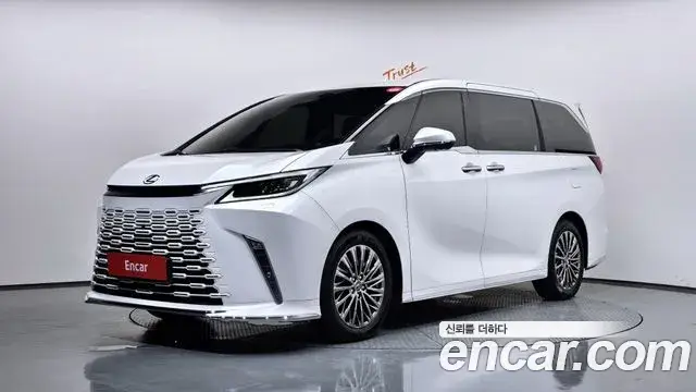 Lexus LM 2025