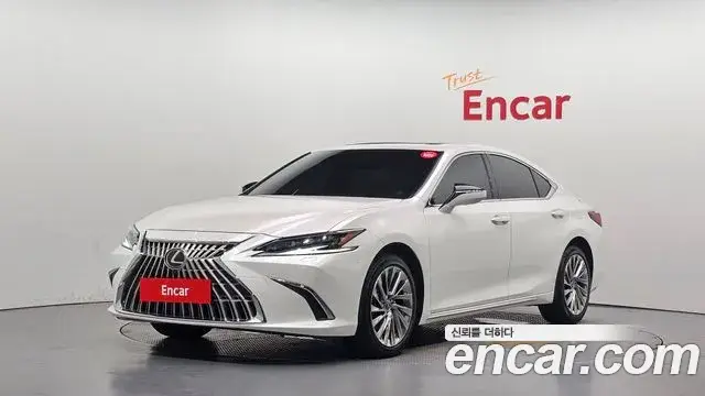 Lexus ES 2025