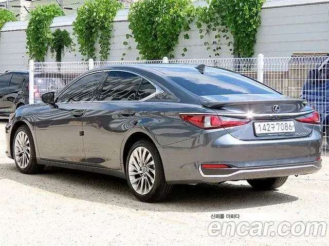 Lexus ES 2023 — фото 3