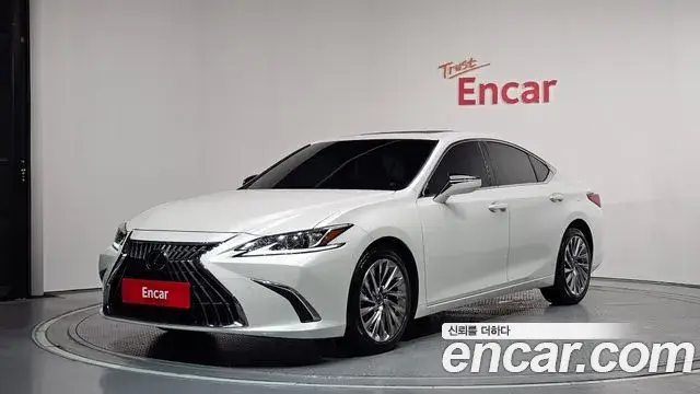 Lexus ES 2023