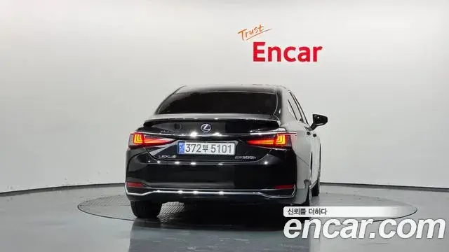 Lexus ES 2021 — фото 4