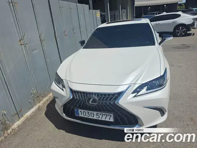 Lexus ES 2023