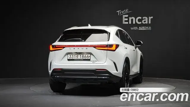 Lexus NX 2022 — фото 4