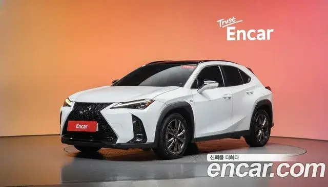 Lexus UX 2023 — фото 2