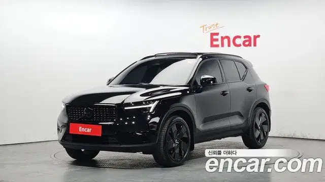 Volvo XC40 2025 — фото 2