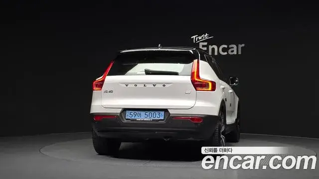 Volvo XC40 2022 — фото 4