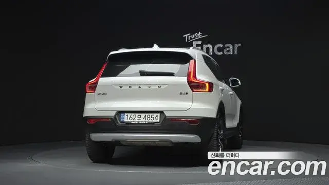 Volvo XC40 2022 — фото 4