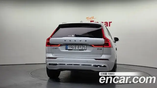 Volvo XC60 2023 — фото 4