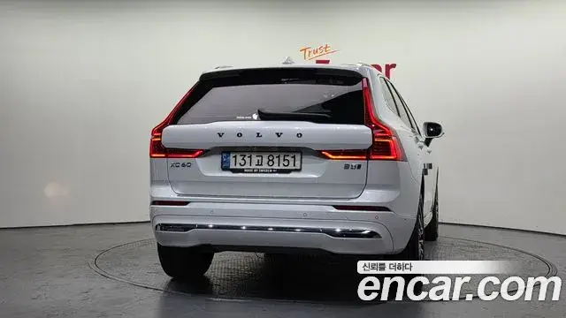 Volvo XC60 2022 — фото 4