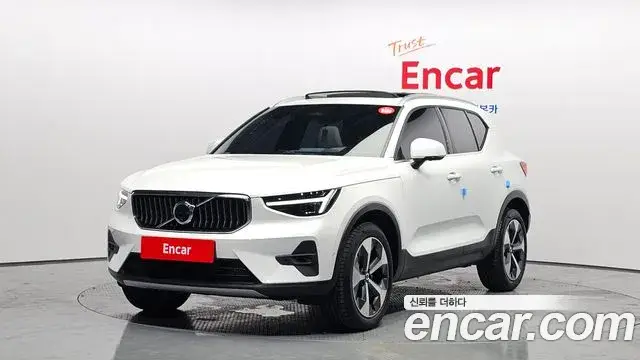 Volvo XC40 2025