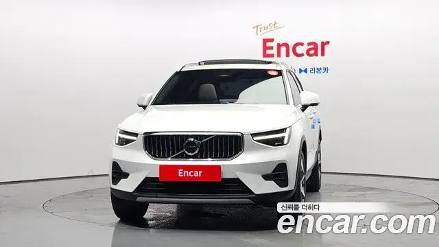 Volvo XC40 2025 — фото 3