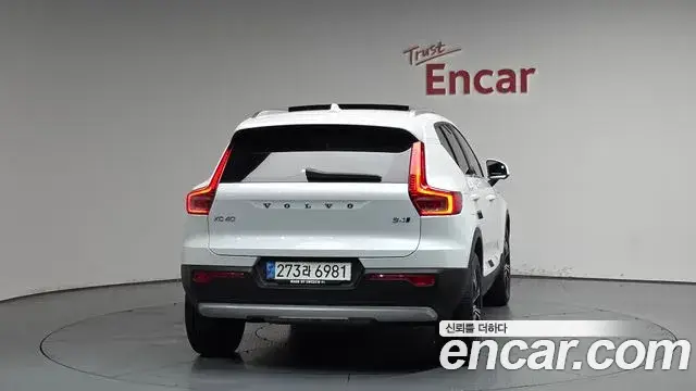 Volvo XC40 2021 — фото 4