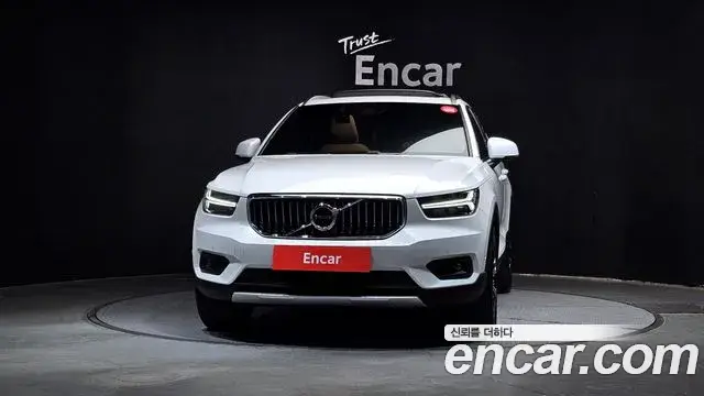 Volvo XC40 2022 — фото 3