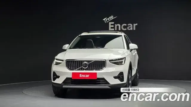 Volvo XC40 2025 — фото 3