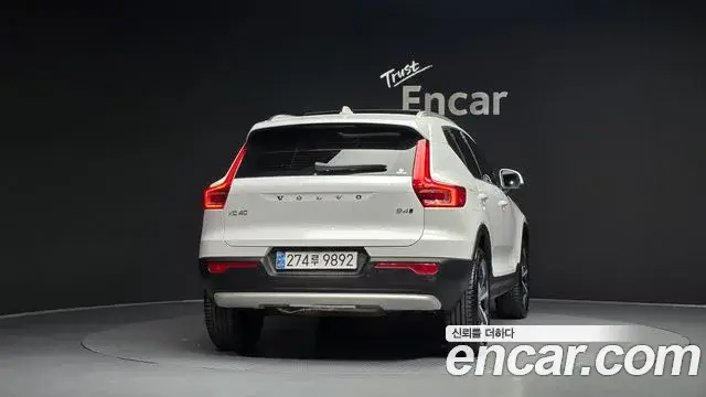 Volvo XC40 2025 — фото 4