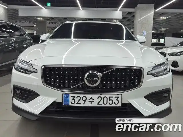 Volvo V60 2023