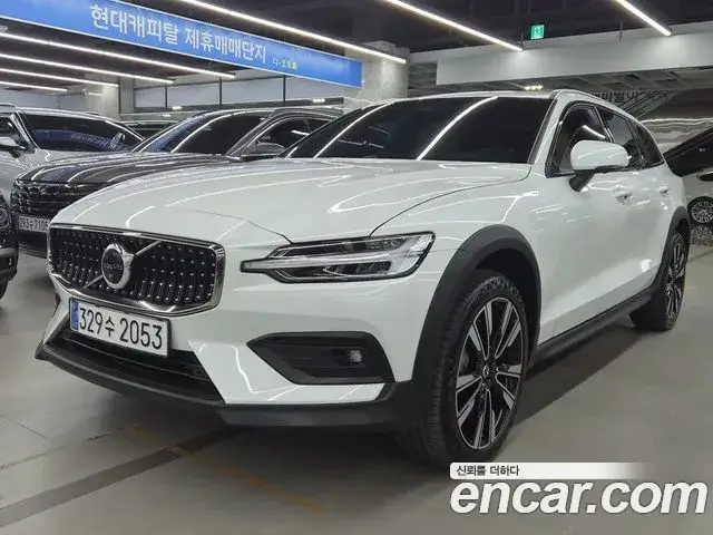 Volvo V60 2023 — фото 3