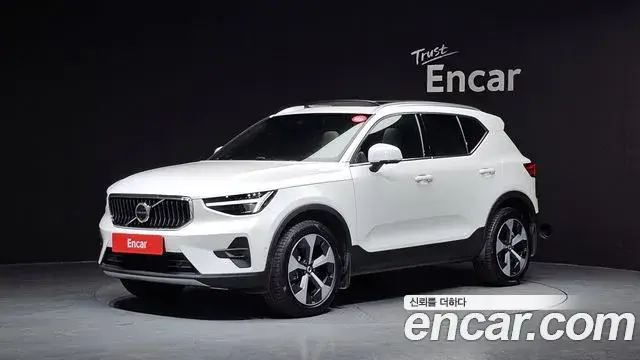 Volvo XC40 2025 — фото 2